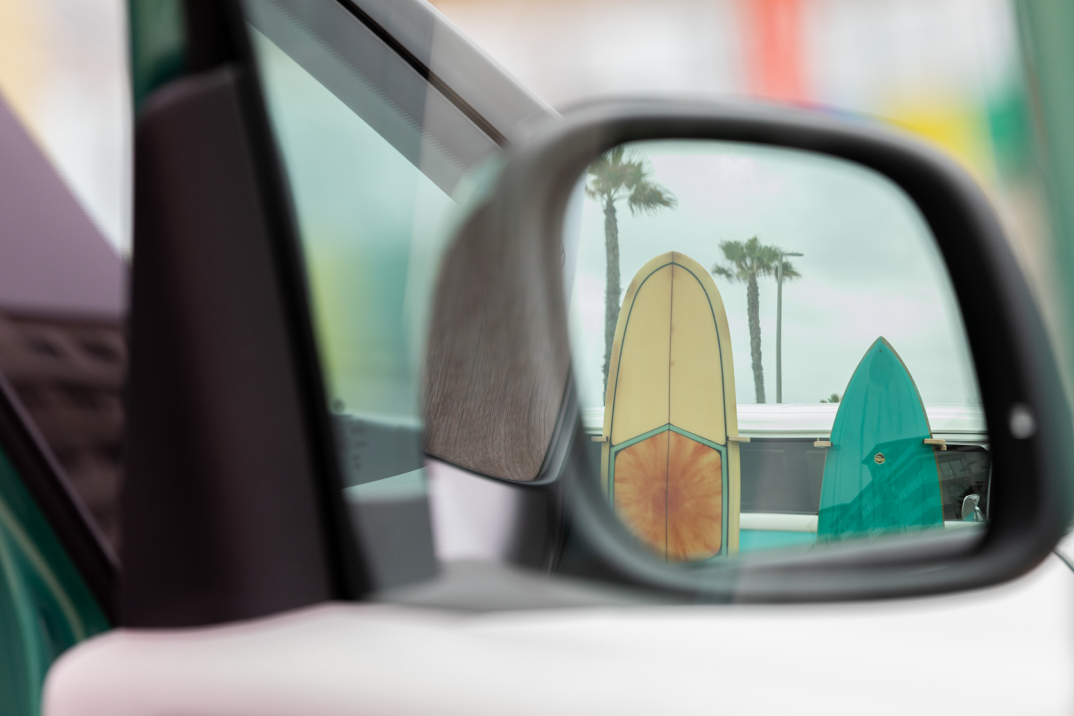 Retrovisor y tablas de surf